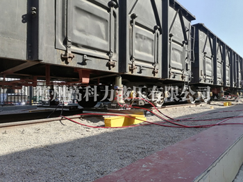 你知道復軌器是如何給火車復軌的嘛？